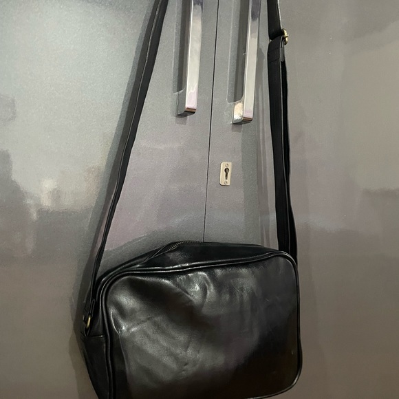 Adidas messenger bag. Condition 10/10. Used - Picture 6 of 9